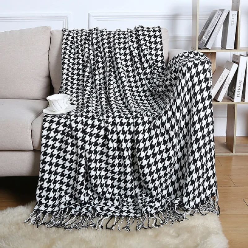 Plaid Moderne Noir : Élégance et Confort au Quotidien