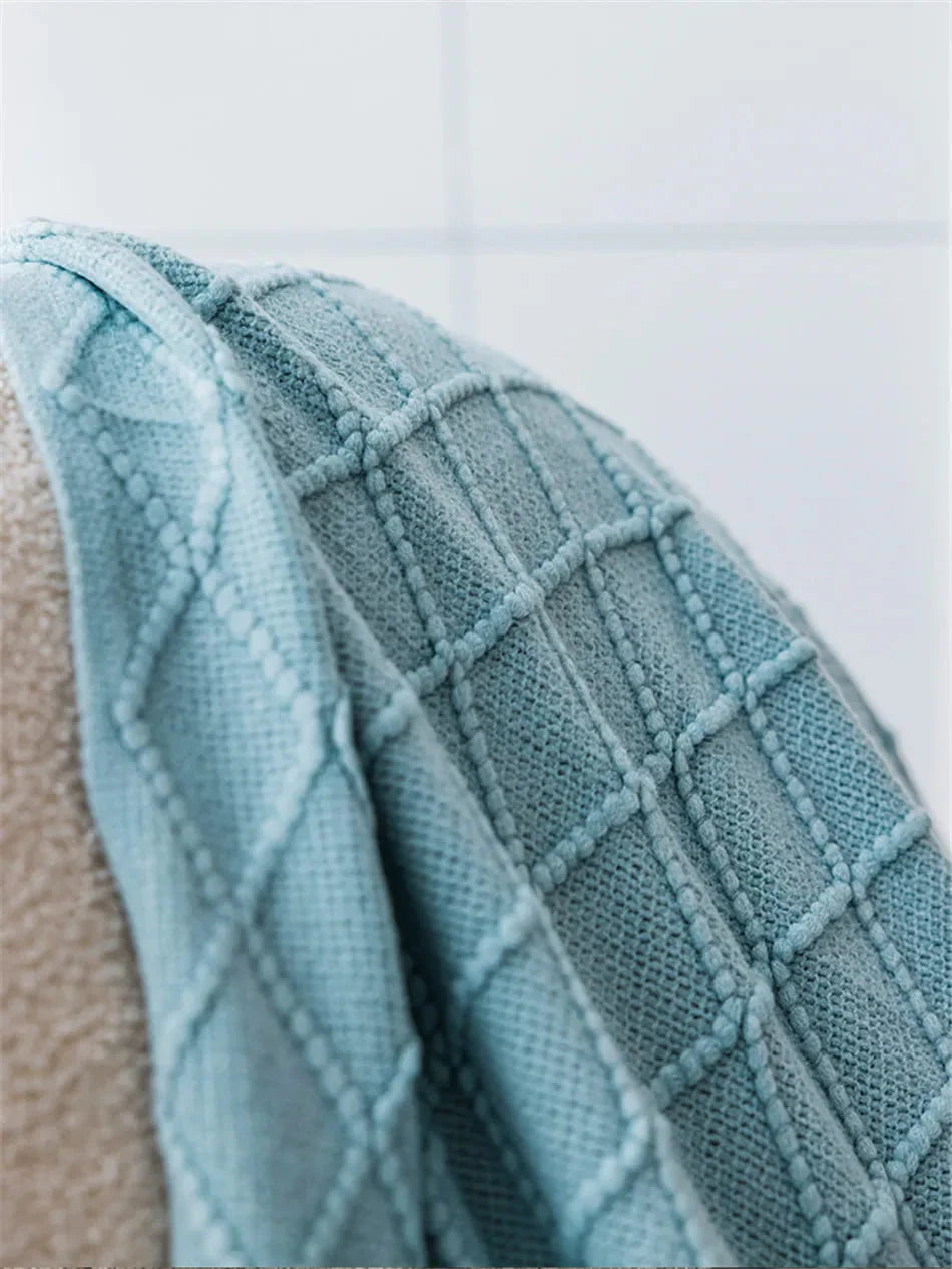 Plaid Bleu Clair Élégant : Douceur et Raffinement pour un Intérieur Chaleureux
