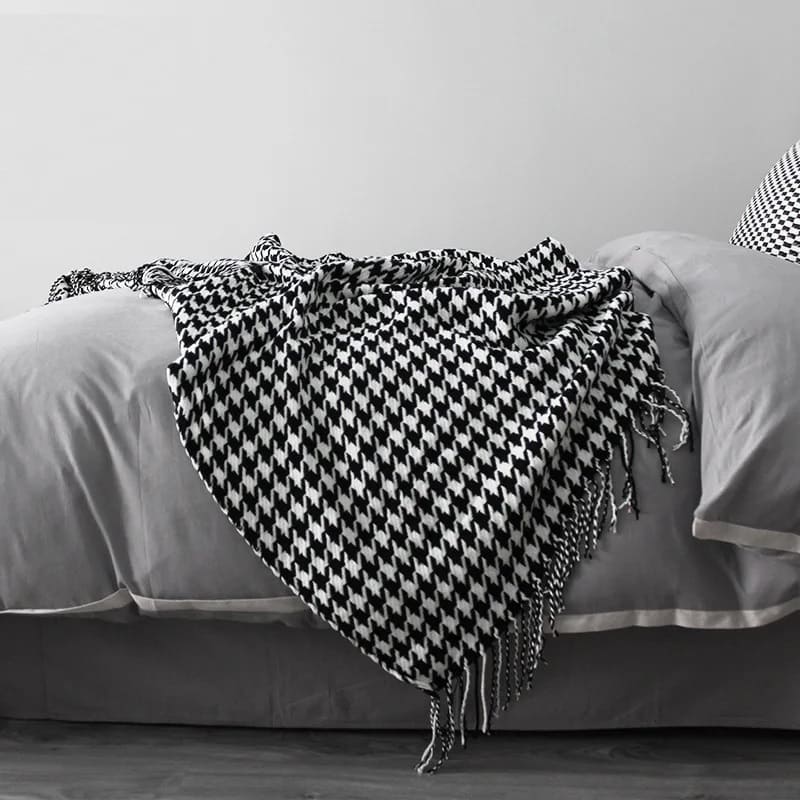Plaid Moderne Noir : Élégance et Confort au Quotidien