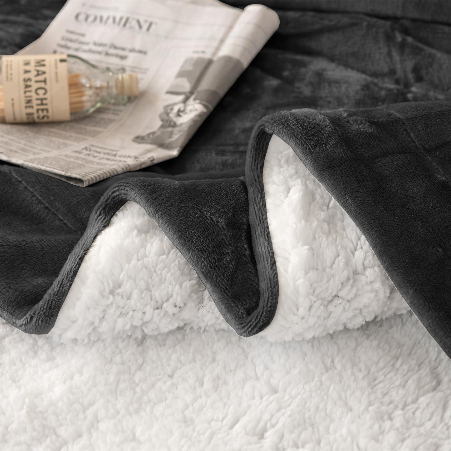 Plaid Noir Double Face : Confort et Élégance pour l'Hiver