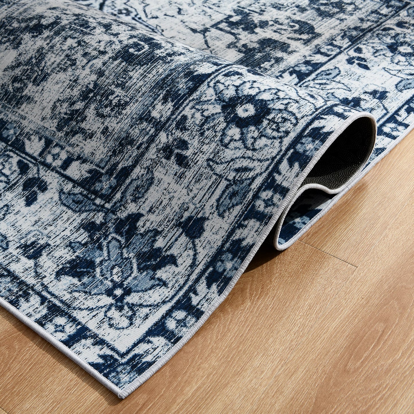 Mélange de Cultures : Tapis Persan Lavable pour un Intérieur Unique