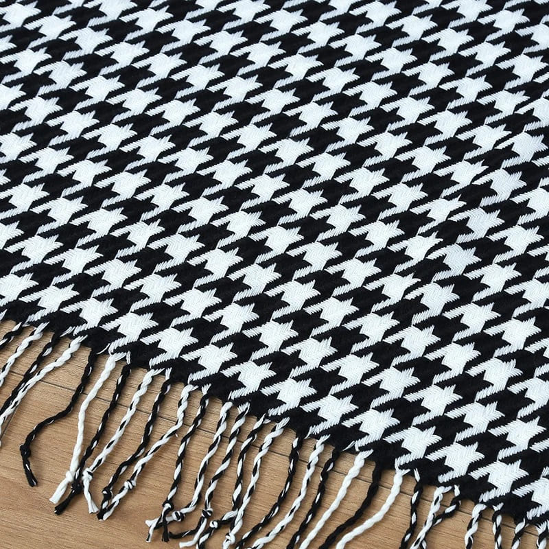 Plaid Moderne Noir : Élégance et Confort au Quotidien