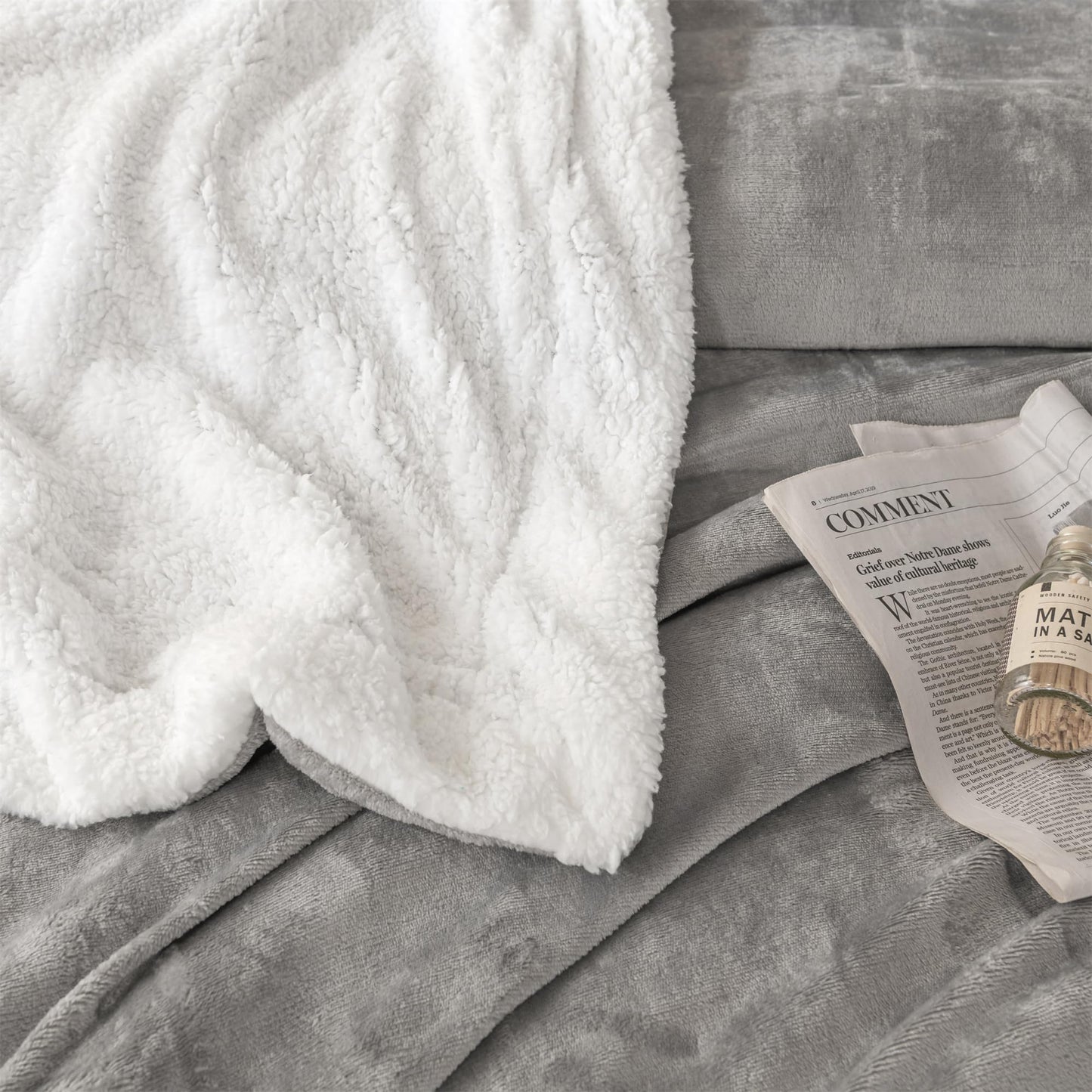 Plaid Gris Premium : La Touche Chic pour Vos Moments Cocooning